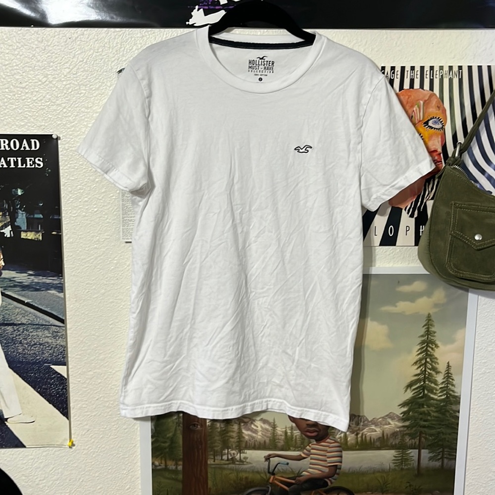 hollister must have tee